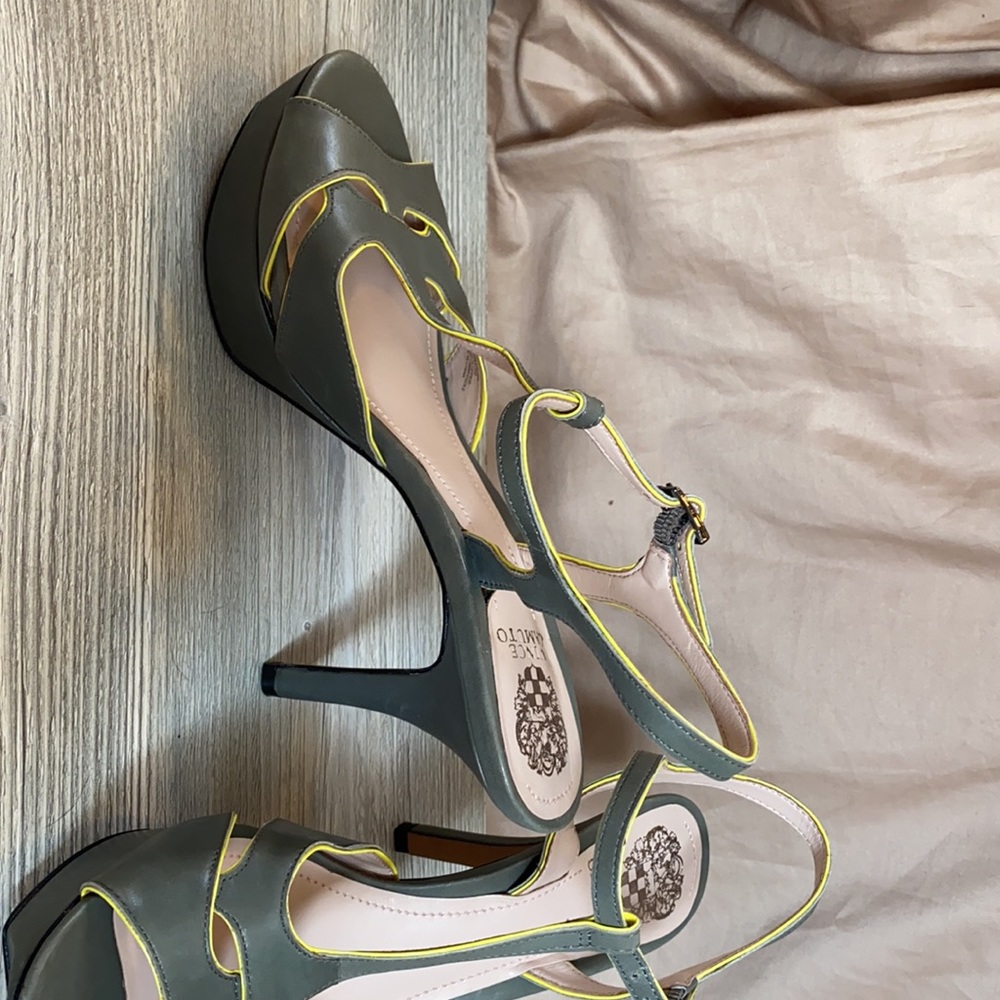 Vince Camuto Heel - Picture 2 of 3